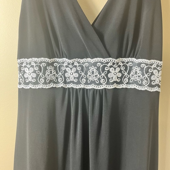 B.MOSS Elegant Black Midi Dress with Embroidered White Lace Detail Size Medium - Picture 3 of 8